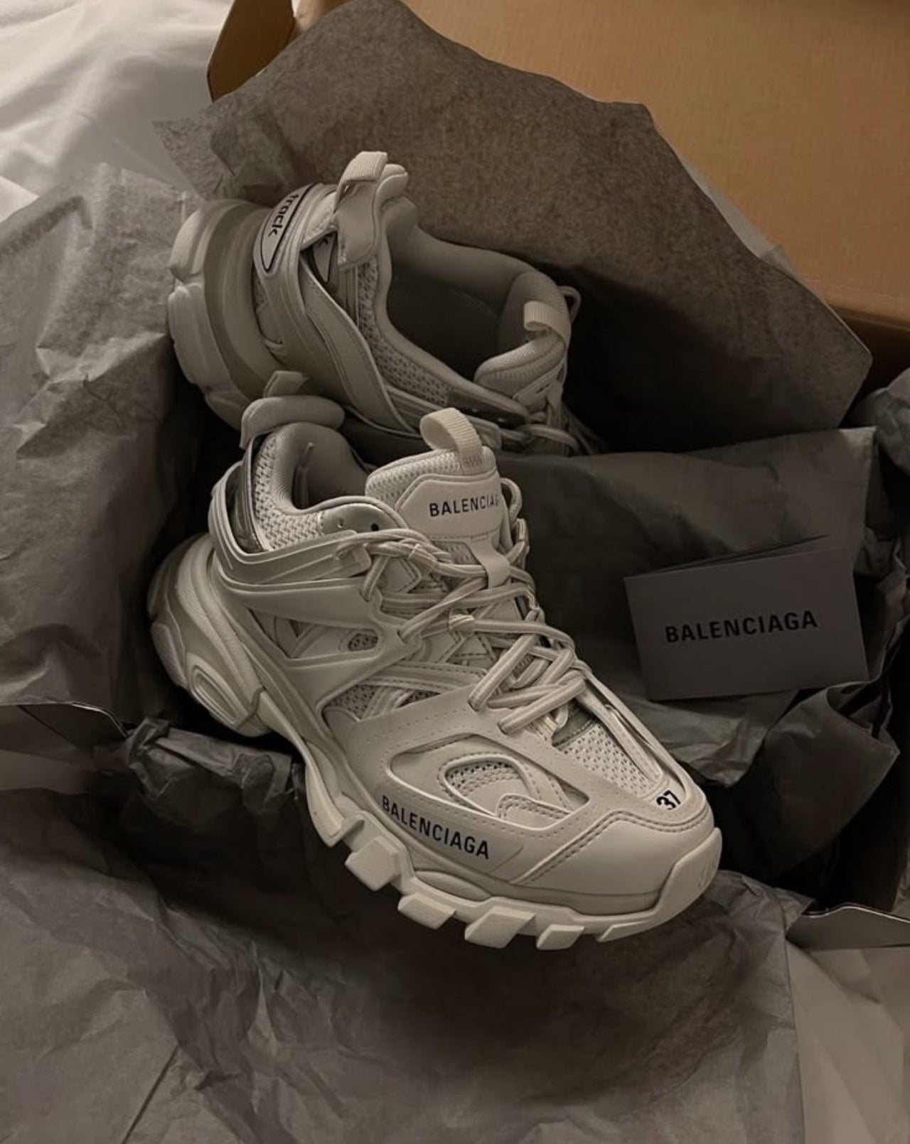 B Tracks white