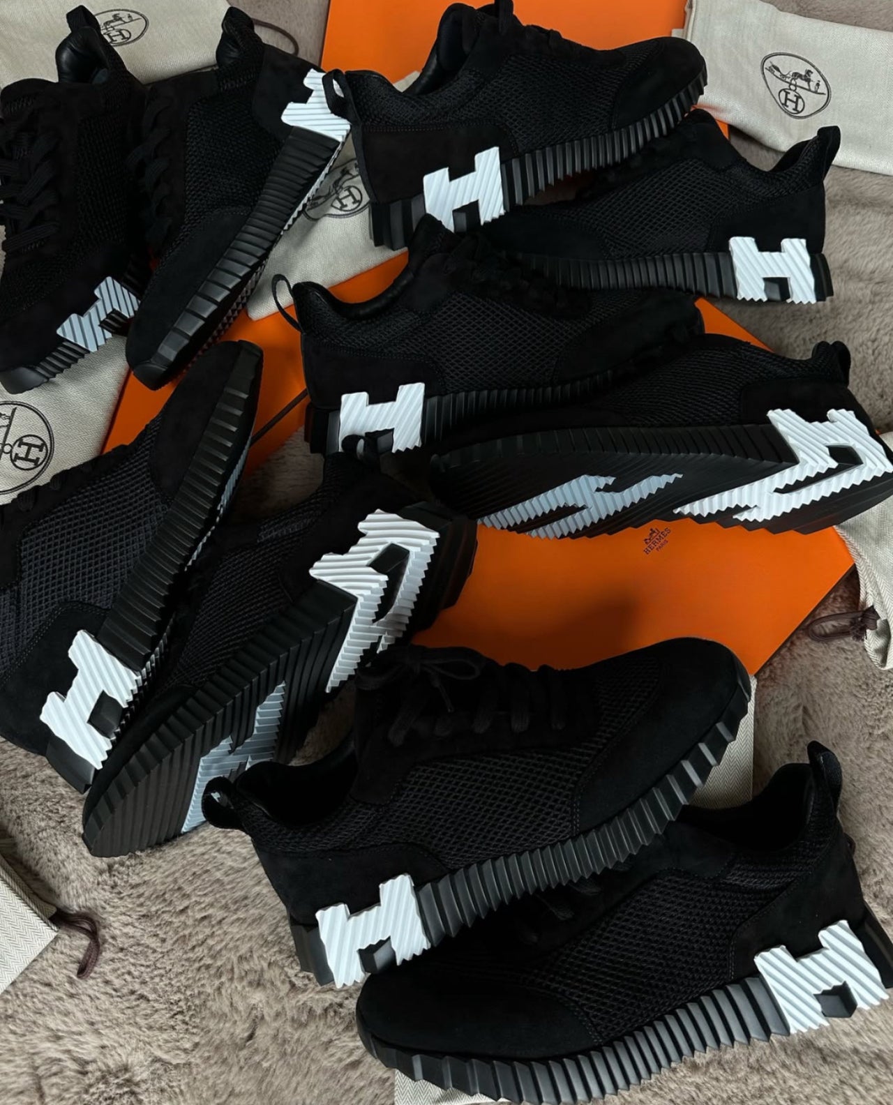 H Bouncing Black